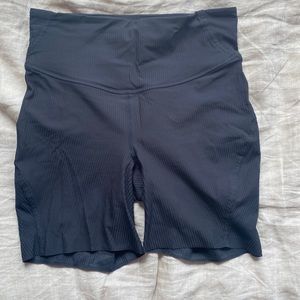 Lululemon high rise, ribbed yoga short